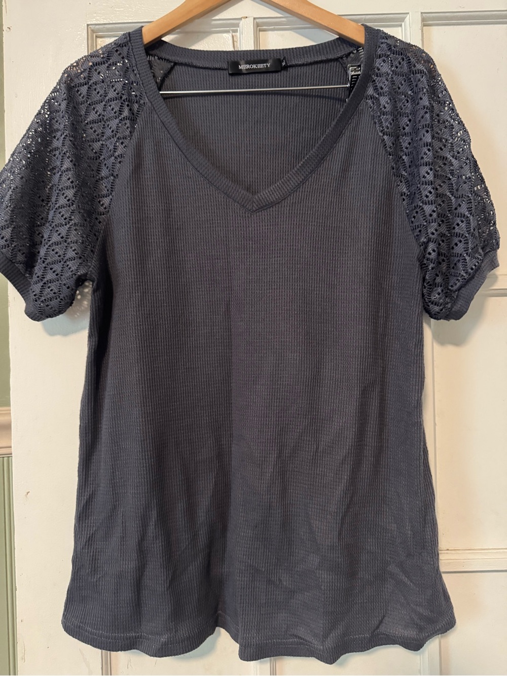 Merokeety Women's Slate Gray V-Neck Lace Sleeve Tee